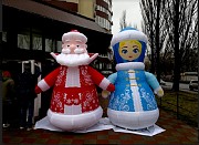 Надувные рекламные фигуры Деда Мороза и Снегурочки Київ