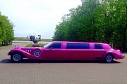 035 Лимузин ретро Excalibur розовый аренда Киев