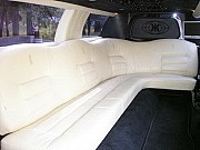 047 Лимузин Lincoln Town Car 120 с черной крышей аренда Киев