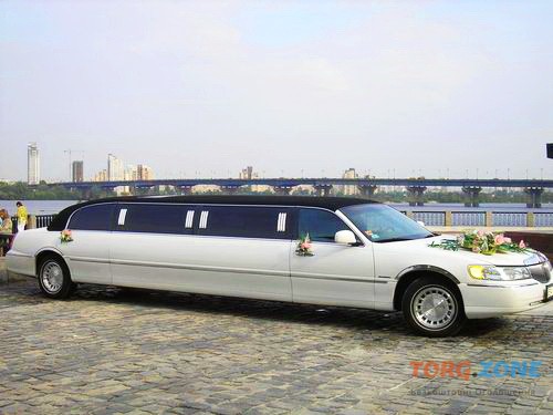 047 Лимузин Lincoln Town Car 120 с черной крышей аренда Киев - изображение 1