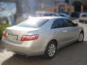 156 Toyota Camry серебристая арендовать авто Киев