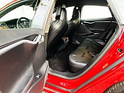 074 Tesla Model S 75 D красная арендовать на прокат без водителя Київ
