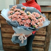 Служба доставки цветов в Харькове, розы, гвоздики, тюльпаны, ирисы в ассортименте Харків