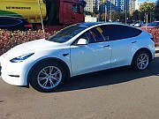 383 Tesla Model Y внедорожник белый аренда авто на свадьбу Киев