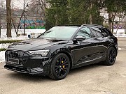 424 Bнедорожник Audi Q8 E-tron S электро черный прокат аренда Киев