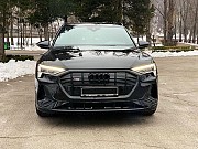424 Bнедорожник Audi Q8 E-tron S электро черный прокат аренда Київ