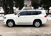 175 Внедорожник Toyota Land Cruiser 300 белый бронированный B6 прокат аренда Київ