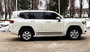 175 Внедорожник Toyota Land Cruiser 300 белый бронированный B6 прокат аренда Киев
