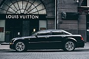135 Chrysler 300C черный аренда авто на свадьбу с водителем Киев