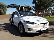 001 Tesla Model X белая электрический внедорожник арендовать на свадьбу Київ