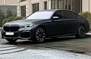 353 Прокат авто BMW M760 LI без водителя аренда с водителем на фото съемки видео Киев