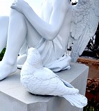 Светлая память в образе ангела памятник ребёнку. Київ