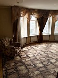 Здається дворівнева квартира біля метро Київ